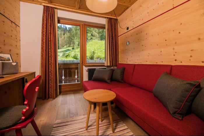 - Hotel 4*